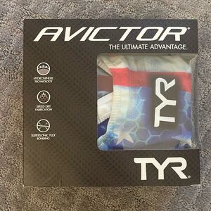 BNWT IN BOX TYR Avictor Kneeskin Techsuit open back size 26